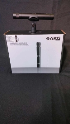 AKG P 170